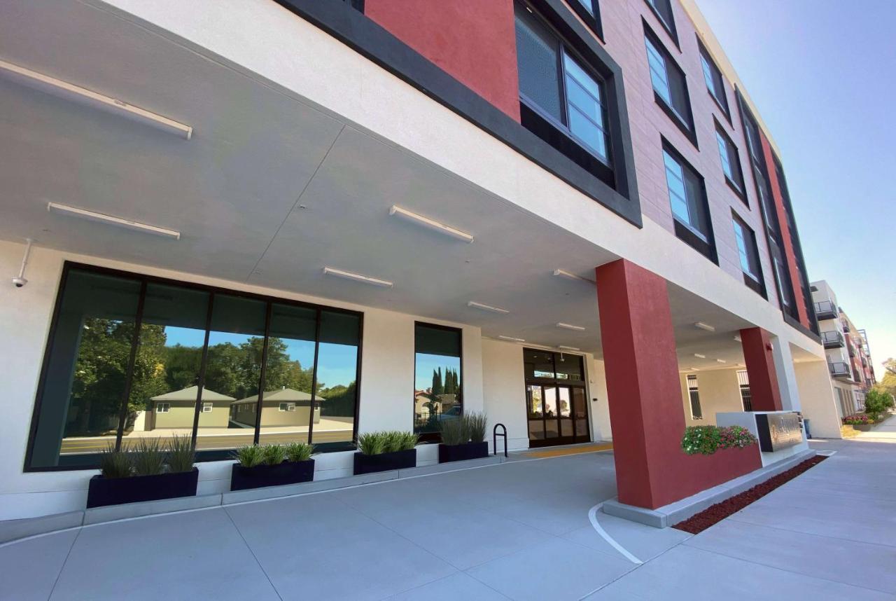 La Quinta Inn & Suites By Wyndham San Jose Airport-Downtown Eksteriør billede