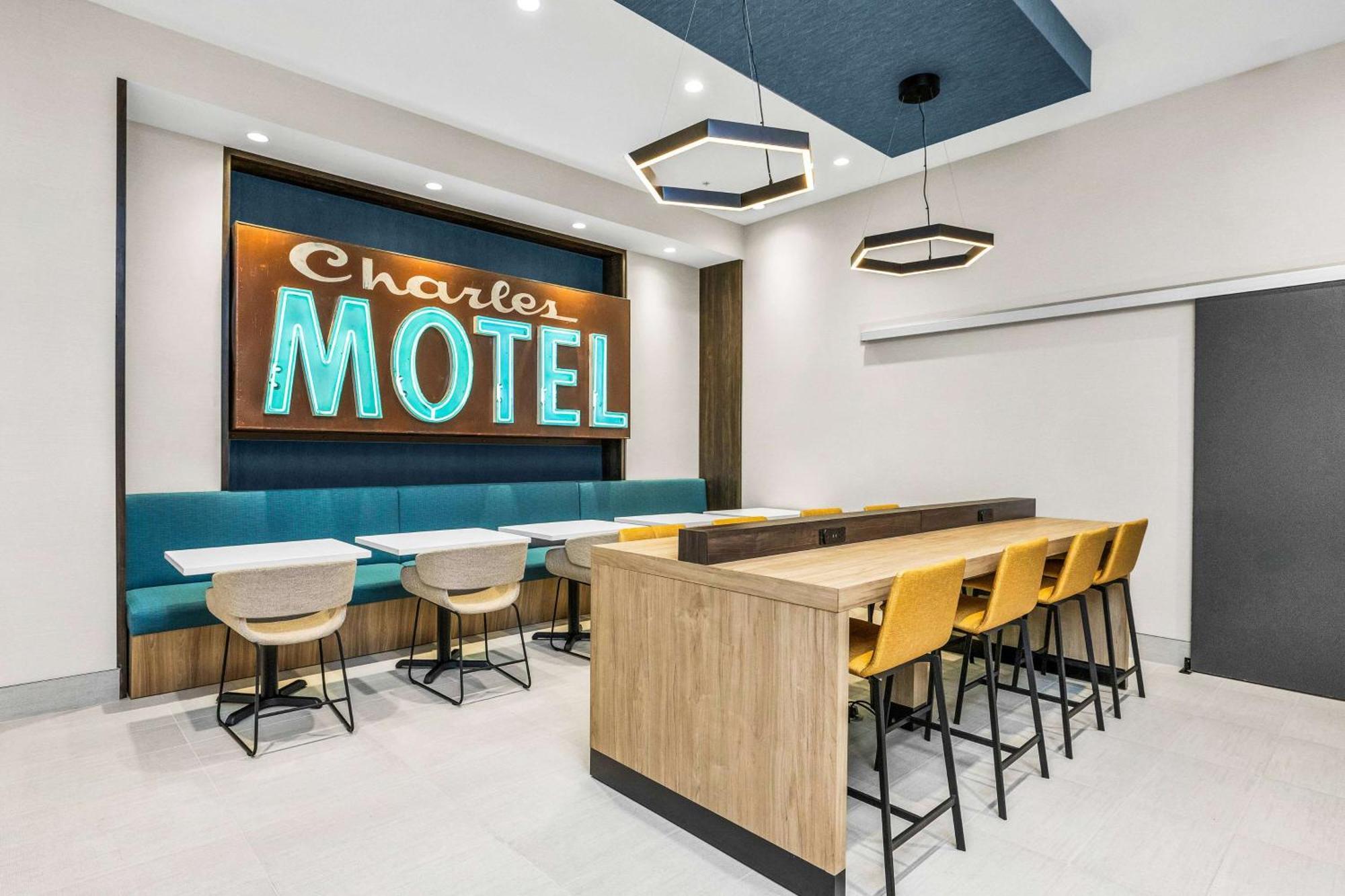 La Quinta Inn & Suites By Wyndham San Jose Airport-Downtown Eksteriør billede
