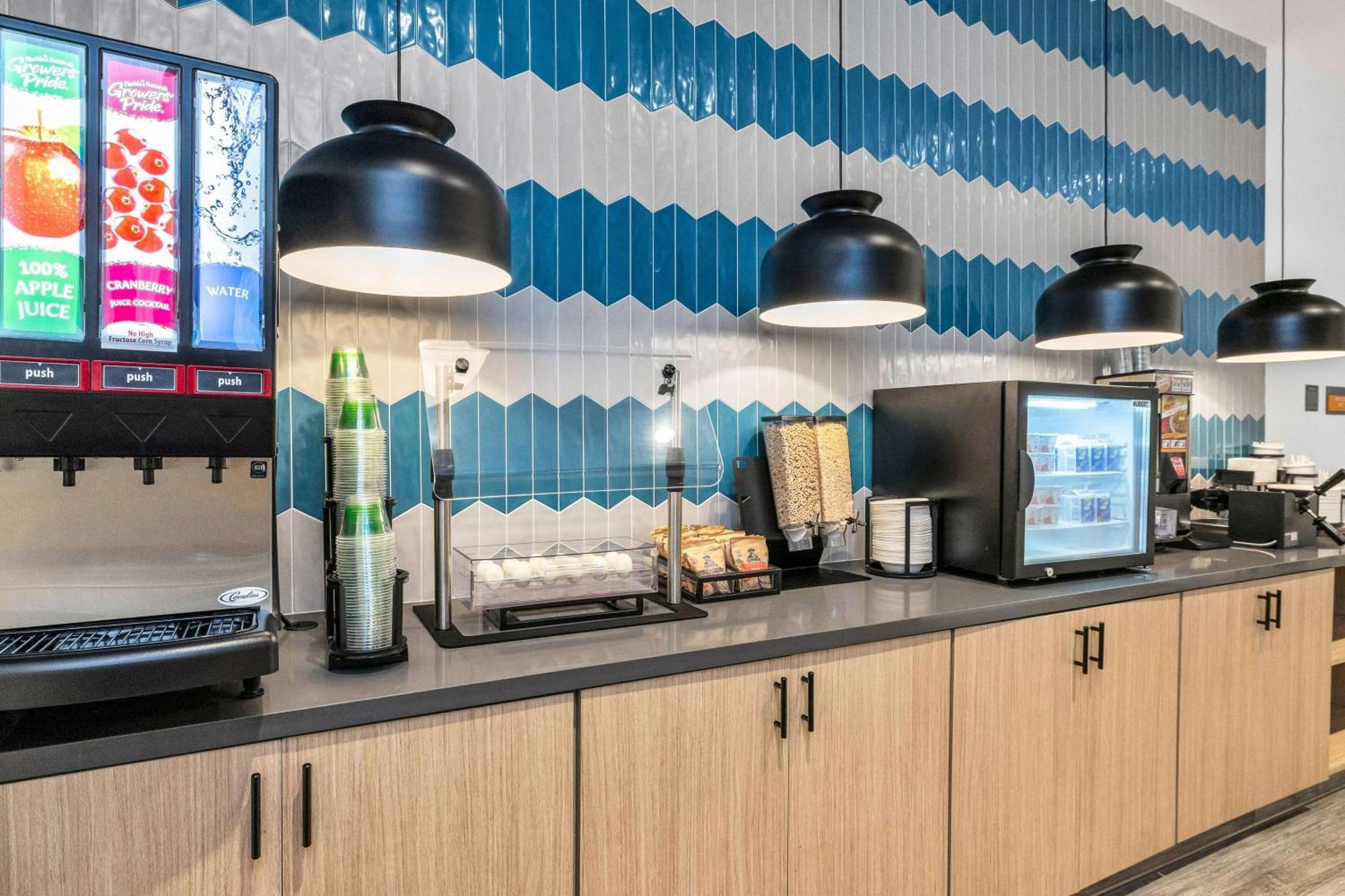 La Quinta Inn & Suites By Wyndham San Jose Airport-Downtown Eksteriør billede
